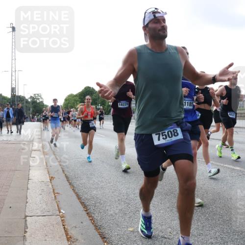 29.06.2025 - hella hamburg halbmarathon Lena Gebhardt http://msf.ph/oto/8466193 29.06.2025 09:55:13 Lombardsbrücke 120, 18229, 1185, 9, 6027, 7508, 1200, 1683, 1696, 1706, 1884, 1976, 2207, 2222, 2274, 2287, 2367, 2411, 2592, 2596, 2816, 2955, 3208, 3209, 3258, 3435, 3747, 4093, 4121, 4189, 4832, 5102, 5399, 5447, 5638, 5705, 5708, 6027, 6158, 6290, 6389, 6662, 6723, 6836, 6923, 6938, 6978, 6991, 7052, 7312, 7335, 7659, 7908, 8117, 8371, 8437, 8487, 8657, 8693, 8889, 8981, 9031, 9093, 9159, 9476, 9661, 9710, 9869, 9931, 11333 meine-sportfotos.de