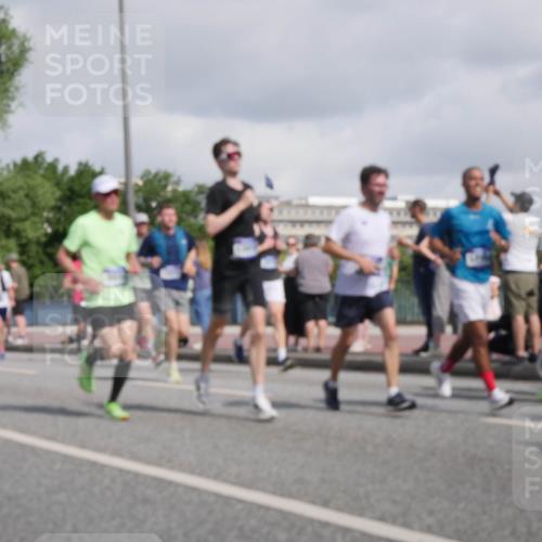 29.06.2025 - hella hamburg halbmarathon Luisa Fischer http://msf.ph/oto/8466195 29.06.2025 09:57:25 Kennedybrücke 1817, 2222, 2367, 2561, 2670, 2816, 2955, 6290, 6978, 6991, 7274, 7335, 7908, 8482, 8698, 8916, 8981, 9038, 9710, 9924, 10057 meine-sportfotos.de