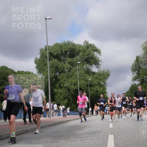 29.06.2025 - hella hamburg halbmarathon Luisa Fischer http://msf.ph/oto/8466313 29.06.2025 10:41:58 Kennedybrücke 2786, 16942, 7561, 1742, 17250, 13000, 12677, 1457, 1721, 2113, 2486, 2693, 2786, 3216, 3242, 4139, 4155, 4259, 4260, 5085, 5089, 5155, 5161, 7117, 7561, 8635, 8747, 9004, 9689 meine-sportfotos.de