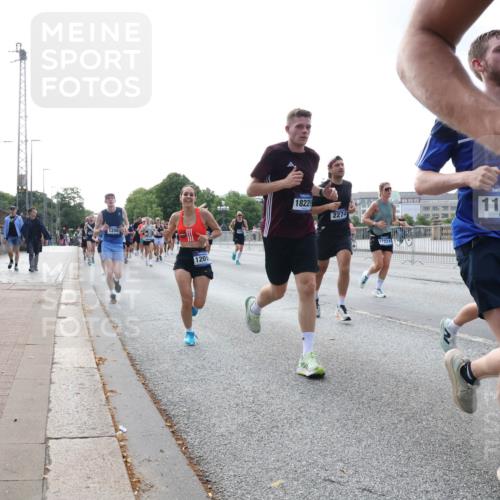 29.06.2025 - hella hamburg halbmarathon Lena Gebhardt http://msf.ph/oto/8466323 29.06.2025 09:55:13 Lombardsbrücke 1200, 1201, 18229, 2274, 17221, 11185, 1200, 1683, 1696, 1706, 1884, 1976, 2207, 2222, 2274, 2287, 2367, 2411, 2592, 2596, 2816, 2955, 3208, 3209, 3258, 3435, 3747, 4093, 4121, 4189, 4832, 5102, 5399, 5447, 5638, 5705, 5708, 6027, 6158, 6290, 6389, 6662, 6723, 6836, 6923, 6938, 6978, 6991, 7052, 7312, 7335, 7659, 7908, 8117, 8371, 8437, 8487, 8657, 8693, 8889, 8981, 9031, 9093, 9159, 9476, 9661, 9710, 9869, 9931, 11333 meine-sportfotos.de