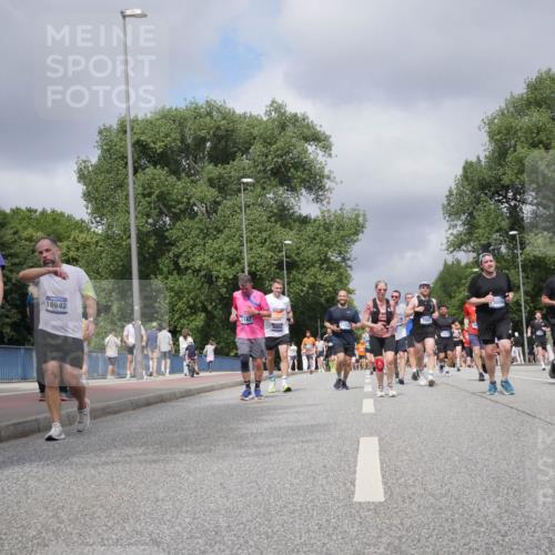 29.06.2025 - hella hamburg halbmarathon Luisa Fischer http://msf.ph/oto/8466333 29.06.2025 10:41:58 Kennedybrücke 2786, 16942, 1742, 7561, 9004, 3000, 426, 126, 1457, 1721, 2113, 2486, 2693, 2786, 3216, 3242, 4139, 4155, 4259, 4260, 5085, 5089, 5155, 5161, 7117, 7561, 8635, 8747, 9004, 9689 meine-sportfotos.de