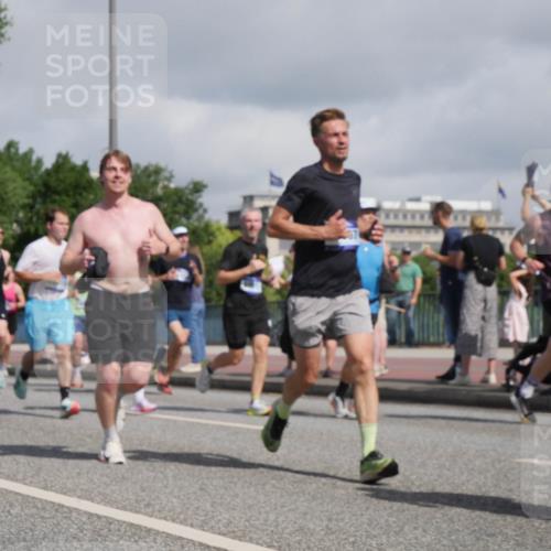 29.06.2025 - hella hamburg halbmarathon Luisa Fischer http://msf.ph/oto/8466381 29.06.2025 09:57:29 Kennedybrücke 14762, 1817, 2222, 2670, 2816, 2955, 6978, 6991, 7274, 7335, 7508, 7908, 8657, 8981, 9038, 9710, 9924, 9931 meine-sportfotos.de
