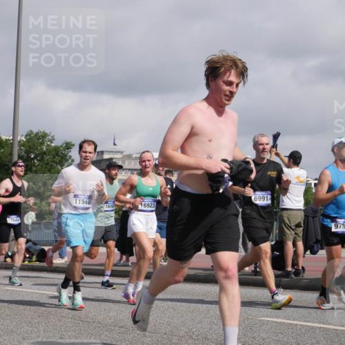 29.06.2025 - hella hamburg halbmarathon Luisa Fischer http://msf.ph/oto/8466410 29.06.2025 09:57:30 Kennedybrücke 12269, 8379, 17544, 11518, 16062, 18923, 6991, 9710, 1817, 2816, 2955, 6978, 6991, 7274, 7335, 7508, 7908, 8657, 8981, 9038, 9710, 9924, 9931 meine-sportfotos.de