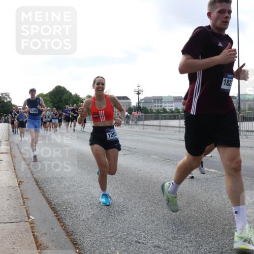 29.06.2025 - hella hamburg halbmarathon Lena Gebhardt http://msf.ph/oto/8466447 29.06.2025 09:55:14 Lombardsbrücke 1200, 1201, 182, 18842, 1200, 1683, 1696, 1706, 1884, 1976, 2207, 2222, 2274, 2287, 2367, 2411, 2592, 2596, 2816, 2955, 3208, 3209, 3258, 3435, 3747, 4093, 4121, 4189, 4832, 5102, 5399, 5638, 5705, 5708, 6027, 6158, 6290, 6389, 6662, 6836, 6923, 6938, 6978, 6991, 7052, 7312, 7335, 7659, 7908, 8117, 8371, 8437, 8487, 8657, 8693, 8889, 8981, 9031, 9093, 9159, 9476, 9661, 9710, 9869, 9931, 11333 meine-sportfotos.de