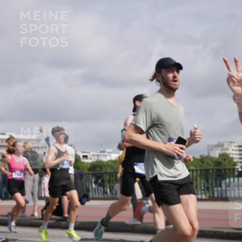 29.06.2025 - hella hamburg halbmarathon Luisa Fischer http://msf.ph/oto/8466477 29.06.2025 09:57:33 Kennedybrücke 4, 175, 1549, 1817, 2816, 2955, 6389, 6923, 6991, 7335, 7508, 7908, 8657, 8981, 9038, 9661, 9931 meine-sportfotos.de