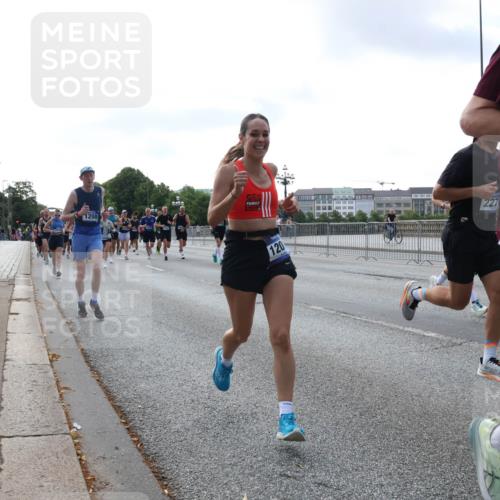 29.06.2025 - hella hamburg halbmarathon Lena Gebhardt http://msf.ph/oto/8466497 29.06.2025 09:55:14 Lombardsbrücke 1200, 120, 227, 18229, 1200, 1683, 1696, 1706, 1884, 1976, 2207, 2222, 2274, 2287, 2367, 2411, 2592, 2596, 2816, 2955, 3208, 3209, 3258, 3435, 3747, 4093, 4121, 4189, 4832, 5102, 5399, 5638, 5705, 5708, 6027, 6158, 6290, 6389, 6662, 6836, 6923, 6938, 6978, 6991, 7052, 7312, 7335, 7659, 7908, 8117, 8371, 8437, 8487, 8657, 8693, 8889, 8981, 9031, 9093, 9159, 9476, 9661, 9710, 9869, 9931, 11333 meine-sportfotos.de