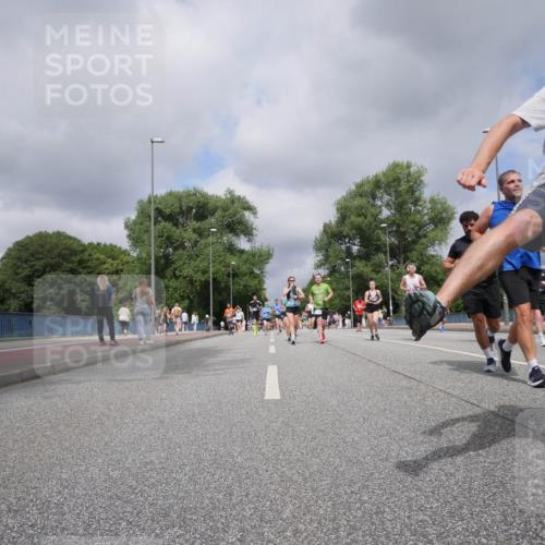 29.06.2025 - hella hamburg halbmarathon Luisa Fischer http://msf.ph/oto/8466552 29.06.2025 10:42:05 Kennedybrücke 1202, 2486, 2693, 2786, 3216, 3726, 4139, 4155, 4259, 4260, 5617, 5684, 7561, 9004 meine-sportfotos.de