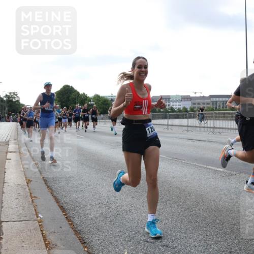 29.06.2025 - hella hamburg halbmarathon Lena Gebhardt http://msf.ph/oto/8466553 29.06.2025 09:55:14 Lombardsbrücke 200, 120, 2274, 1200, 1683, 1696, 1706, 1884, 1976, 2207, 2222, 2274, 2287, 2367, 2411, 2592, 2596, 2816, 2955, 3208, 3209, 3258, 3435, 3747, 4093, 4121, 4189, 4832, 5102, 5399, 5638, 5705, 5708, 6027, 6158, 6290, 6389, 6662, 6836, 6923, 6938, 6978, 6991, 7052, 7312, 7335, 7659, 7908, 8117, 8371, 8437, 8487, 8657, 8693, 8889, 8981, 9031, 9093, 9159, 9476, 9661, 9710, 9869, 9931, 11333 meine-sportfotos.de