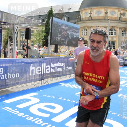 29.06.2025 - hella hamburg halbmarathon Michael Strokosch http://msf.ph/oto/8466601 29.06.2025 10:34:14 Ziel 7884, 7901, 9376, 11202, 13066, 17751, 18906 meine-sportfotos.de