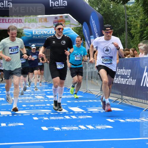 29.06.2025 - hella hamburg halbmarathon Strokosch-Dieckow http://msf.ph/oto/8466679 29.06.2025 10:47:01 Ziel 1139, 1460, 1689, 4093, 4377, 5472, 6700, 7908, 9794, 10122, 12579, 13728, 14385, 14415, 14449, 14594, 14783, 15684, 15825, 16081, 17979 meine-sportfotos.de
