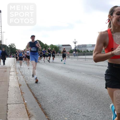 29.06.2025 - hella hamburg halbmarathon Lena Gebhardt http://msf.ph/oto/8466710 29.06.2025 09:55:15 Lombardsbrücke 1200, 120, 1200, 1683, 1696, 1706, 1884, 1976, 2207, 2222, 2274, 2287, 2367, 2411, 2592, 2596, 2816, 2955, 3208, 3209, 3258, 3435, 3747, 4093, 4121, 4189, 4832, 5102, 5399, 5638, 5705, 5708, 5915, 6027, 6158, 6290, 6389, 6532, 6662, 6836, 6923, 6938, 6978, 6991, 7052, 7312, 7335, 7659, 7908, 8117, 8371, 8437, 8487, 8657, 8693, 8889, 8981, 9031, 9093, 9159, 9476, 9661, 9710, 9869, 9931, 11333 meine-sportfotos.de