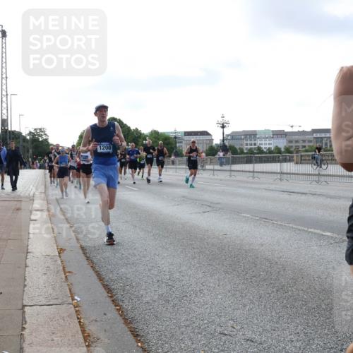29.06.2025 - hella hamburg halbmarathon Lena Gebhardt http://msf.ph/oto/8466754 29.06.2025 09:55:15 Lombardsbrücke 1200, 1, 1200, 1683, 1696, 1706, 1884, 1976, 2207, 2222, 2274, 2287, 2367, 2411, 2592, 2596, 2816, 2955, 3208, 3209, 3258, 3435, 3747, 4093, 4121, 4189, 4832, 5102, 5399, 5638, 5705, 5708, 5915, 6027, 6158, 6290, 6389, 6532, 6662, 6836, 6923, 6938, 6978, 6991, 7052, 7312, 7335, 7659, 7908, 8117, 8371, 8437, 8487, 8657, 8693, 8889, 8981, 9031, 9093, 9159, 9476, 9661, 9710, 9869, 9931, 11333 meine-sportfotos.de