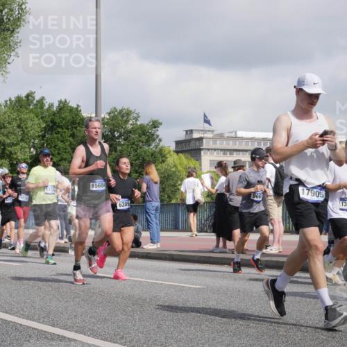 29.06.2025 - hella hamburg halbmarathon Luisa Fischer http://msf.ph/oto/8466756 29.06.2025 09:57:41 Kennedybrücke 18882, 6723, 16538, 13726, 15684, 9661, 6389, 17905, 13698, 1549, 1549, 2592, 2596, 4832, 5705, 6389, 6723, 6923, 7508, 8117, 8657, 9661, 9931, 10122, 10868 meine-sportfotos.de