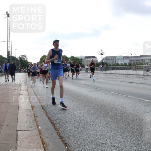 29.06.2025 - hella hamburg halbmarathon Lena Gebhardt http://msf.ph/oto/8466799 29.06.2025 09:55:15 Lombardsbrücke 374, 1200, 1200, 1683, 1696, 1706, 1884, 1976, 2207, 2222, 2274, 2287, 2367, 2411, 2592, 2596, 2816, 2955, 3208, 3209, 3258, 3435, 3747, 4093, 4121, 4189, 4832, 5102, 5399, 5638, 5705, 5708, 5915, 6027, 6158, 6290, 6389, 6532, 6662, 6836, 6923, 6938, 6978, 6991, 7052, 7312, 7335, 7659, 7908, 8117, 8371, 8437, 8487, 8657, 8693, 8889, 8981, 9031, 9093, 9159, 9476, 9661, 9710, 9869, 9931, 11333 meine-sportfotos.de