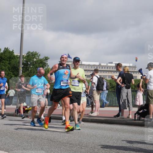 29.06.2025 - hella hamburg halbmarathon Luisa Fischer http://msf.ph/oto/8466809 29.06.2025 09:57:43 Kennedybrücke 8801, 170, 12094, 6723, 13707, 18882, 13726, 596, 1549, 2592, 2596, 3208, 4832, 5705, 6389, 6723, 6923, 8117, 8437, 9093, 9159, 9661, 10122, 10868 meine-sportfotos.de