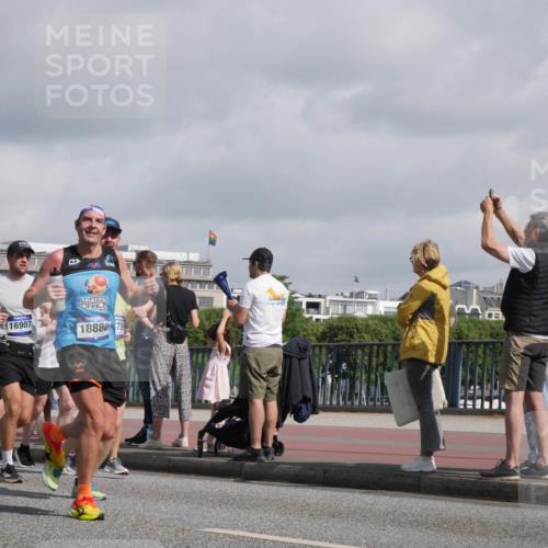 29.06.2025 - hella hamburg halbmarathon Luisa Fischer http://msf.ph/oto/8466831 29.06.2025 09:57:43 Kennedybrücke 13707, 16907, 18882, 726, 1549, 2592, 2596, 3208, 4832, 5705, 6389, 6723, 6923, 8117, 8437, 9093, 9159, 9661, 10122, 10868 meine-sportfotos.de