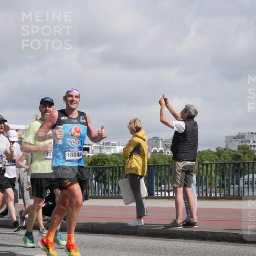 29.06.2025 - hella hamburg halbmarathon Luisa Fischer http://msf.ph/oto/8466851 29.06.2025 09:57:43 Kennedybrücke 3707, 16907, 2592, 131, 18882, 1549, 2592, 2596, 3208, 4832, 5705, 6389, 6723, 6923, 8117, 8437, 9093, 9159, 9661, 10122, 10868 meine-sportfotos.de