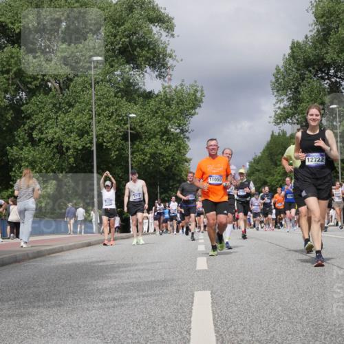29.06.2025 - hella hamburg halbmarathon Luisa Fischer http://msf.ph/oto/8466860 29.06.2025 10:42:14 Kennedybrücke 8718, 11059, 5735, 12722, 4964, 1451, 1451, 1856, 2524, 2534, 3307, 3726, 4028, 4603, 4964, 5617, 5684, 5735, 7341, 7350, 7589 meine-sportfotos.de