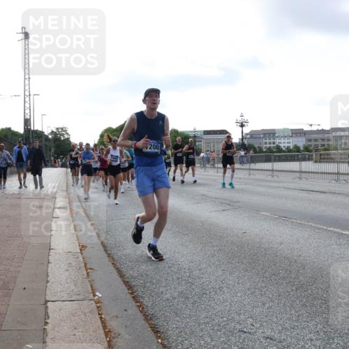 29.06.2025 - hella hamburg halbmarathon Lena Gebhardt http://msf.ph/oto/8466892 29.06.2025 09:55:15 Lombardsbrücke 15681, 200, 1200, 1683, 1696, 1706, 1884, 1976, 2207, 2222, 2274, 2287, 2367, 2411, 2592, 2596, 2816, 2955, 3208, 3209, 3258, 3435, 3747, 4093, 4121, 4189, 4832, 5102, 5399, 5638, 5705, 5708, 5915, 6027, 6158, 6290, 6389, 6532, 6662, 6836, 6923, 6938, 6978, 6991, 7052, 7312, 7335, 7659, 7908, 8117, 8371, 8437, 8487, 8657, 8693, 8889, 8981, 9031, 9093, 9159, 9476, 9661, 9710, 9869, 9931, 11333 meine-sportfotos.de