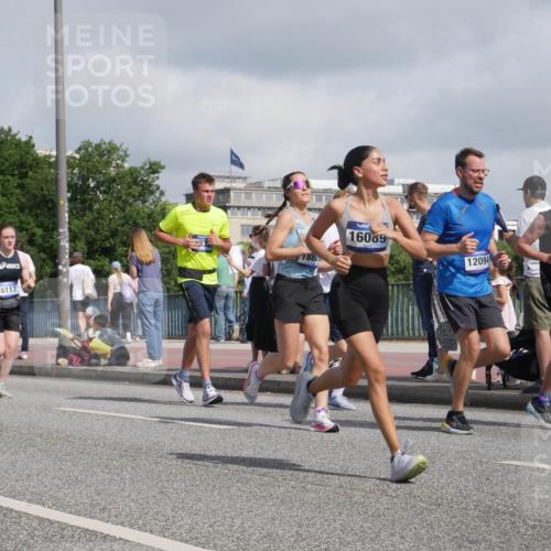 29.06.2025 - hella hamburg halbmarathon Luisa Fischer http://msf.ph/oto/8466925 29.06.2025 09:57:45 Kennedybrücke 5705, 8117, 1880, 16089, 12094, 6723, 2274, 2592, 2596, 3208, 3209, 3258, 4832, 5399, 5705, 6389, 6723, 8117, 8437, 9093, 9159, 9476, 9661, 9720, 10122, 10868 meine-sportfotos.de
