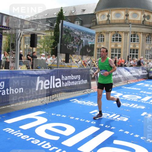 29.06.2025 - hella hamburg halbmarathon Michael Strokosch http://msf.ph/oto/8466965 29.06.2025 10:34:23 Ziel 1002, 1080, 3005, 5550, 14784, 16417 meine-sportfotos.de
