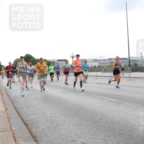 29.06.2025 - hella hamburg halbmarathon Lena Gebhardt http://msf.ph/oto/8466973 29.06.2025 10:32:34 Lombardsbrücke 1199, 622, 11972, 13335, 1199, 1237, 1640, 1987, 2059, 2349, 2943, 3022, 3365, 3422, 3653, 3660, 3670, 3707, 3753, 3778, 3822, 4314, 4365, 4446, 4605, 4857, 4924, 5496, 5658, 5743, 5783, 5871, 5941, 6218, 6228, 6252, 6312, 6315, 7135, 7239, 7308, 7309, 7387, 7468, 7531, 7535, 7570, 7633, 7702, 7749, 7750, 8124, 8127, 8175, 8303, 8625, 8787, 8840, 8914, 8993, 9010, 9125, 9188, 9206, 10002, 10013, 10048, 10277 meine-sportfotos.de