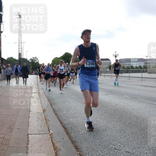 29.06.2025 - hella hamburg halbmarathon Lena Gebhardt http://msf.ph/oto/8466988 29.06.2025 09:55:16 Lombardsbrücke 15681, 1200, 1200, 1683, 1696, 1706, 1884, 1976, 2207, 2222, 2274, 2287, 2367, 2411, 2592, 2596, 2816, 3087, 3208, 3209, 3258, 3435, 3747, 4093, 4121, 4189, 4832, 4938, 5102, 5399, 5638, 5705, 5708, 5915, 6027, 6158, 6290, 6389, 6532, 6662, 6836, 6923, 6938, 6991, 7052, 7312, 7335, 7659, 7908, 8117, 8371, 8437, 8487, 8657, 8693, 8889, 8981, 9031, 9093, 9159, 9476, 9661, 9710, 9869, 9931, 11333 meine-sportfotos.de