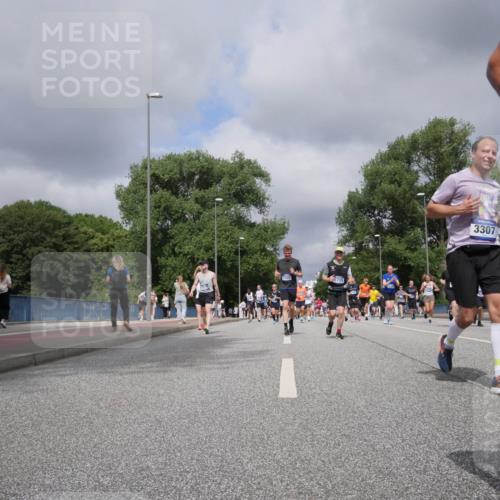 29.06.2025 - hella hamburg halbmarathon Luisa Fischer http://msf.ph/oto/8467006 29.06.2025 10:42:18 Kennedybrücke 7350, 5735, 3307, 4964, 1451, 1856, 1883, 2092, 2524, 2534, 2660, 3307, 4028, 4410, 4603, 4964, 5617, 5735, 7341, 7350, 7589, 10604 meine-sportfotos.de