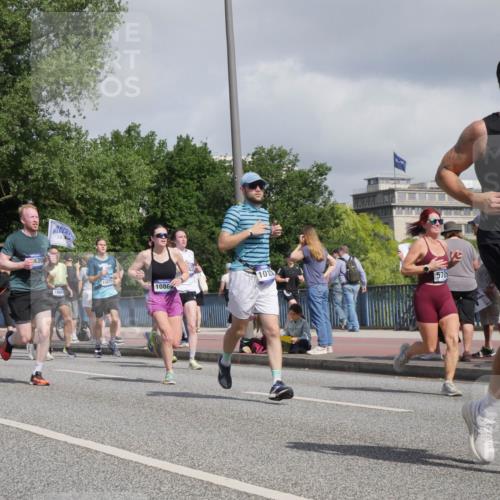 29.06.2025 - hella hamburg halbmarathon Luisa Fischer http://msf.ph/oto/8467019 29.06.2025 09:57:48 Kennedybrücke 159, 430, 19, 1468, 15871, 1086, 101, 5705, 16403, 2274, 2592, 2596, 3208, 3209, 3258, 4832, 5399, 5705, 6723, 8117, 8437, 9031, 9093, 9159, 9476, 9720, 10122, 10868 meine-sportfotos.de