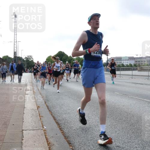 29.06.2025 - hella hamburg halbmarathon Lena Gebhardt http://msf.ph/oto/8467027 29.06.2025 09:55:16 Lombardsbrücke 161, 15681, 200, 1200, 1683, 1696, 1706, 1884, 1976, 2207, 2222, 2274, 2287, 2367, 2411, 2592, 2596, 2816, 3087, 3208, 3209, 3258, 3435, 3747, 4093, 4121, 4189, 4832, 4938, 5102, 5399, 5638, 5705, 5708, 5915, 6027, 6158, 6290, 6389, 6532, 6662, 6836, 6923, 6938, 6991, 7052, 7312, 7335, 7659, 7908, 8117, 8371, 8437, 8487, 8657, 8693, 8889, 8981, 9031, 9093, 9159, 9476, 9661, 9710, 9869, 9931, 11333 meine-sportfotos.de