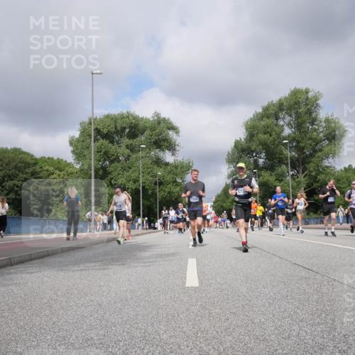29.06.2025 - hella hamburg halbmarathon Luisa Fischer http://msf.ph/oto/8467033 29.06.2025 10:42:19 Kennedybrücke 7350, 5735, 2534, 1451, 1856, 1883, 2092, 2524, 2534, 2660, 3307, 4028, 4410, 4603, 4964, 5735, 7341, 7350, 7589, 7815, 10604, 10696 meine-sportfotos.de