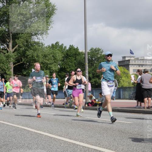 29.06.2025 - hella hamburg halbmarathon Luisa Fischer http://msf.ph/oto/8467034 29.06.2025 09:57:48 Kennedybrücke 9159, 3209, 165, 15430, 15871, 10122, 1086, 5705, 2274, 2592, 2596, 3208, 3209, 3258, 4832, 5399, 5705, 6723, 8117, 8437, 9031, 9093, 9159, 9476, 9720, 10122, 10868 meine-sportfotos.de