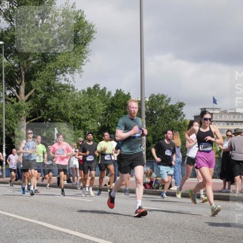 29.06.2025 - hella hamburg halbmarathon Luisa Fischer http://msf.ph/oto/8467050 29.06.2025 09:57:49 Kennedybrücke 947, 9158, 3209, 2274, 16513, 14687, 1468, 30, 9093, 10868, 2274, 3208, 3209, 3258, 4832, 5399, 5705, 8117, 8437, 8889, 9031, 9093, 9159, 9476, 9720, 9869, 10122, 10423, 10868 meine-sportfotos.de