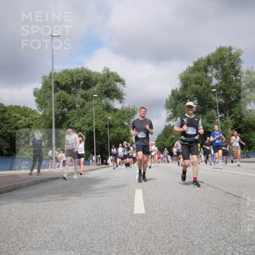 29.06.2025 - hella hamburg halbmarathon Luisa Fischer http://msf.ph/oto/8467053 29.06.2025 10:42:20 Kennedybrücke 8718, 7350, 5735, 1451, 1883, 2092, 2524, 2534, 2660, 3307, 4028, 4410, 4603, 4964, 5735, 6112, 7341, 7350, 7589, 7815, 10604, 10696 meine-sportfotos.de