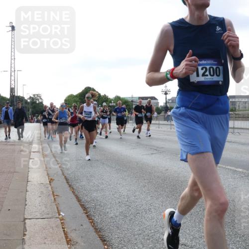29.06.2025 - hella hamburg halbmarathon Lena Gebhardt http://msf.ph/oto/8467084 29.06.2025 09:55:16 Lombardsbrücke 16103, 15681, 1200, 1200, 1683, 1696, 1706, 1884, 1976, 2207, 2222, 2274, 2287, 2367, 2411, 2592, 2596, 2816, 3087, 3208, 3209, 3258, 3435, 3747, 4093, 4121, 4189, 4832, 4938, 5102, 5399, 5638, 5705, 5708, 5915, 6027, 6158, 6290, 6389, 6532, 6662, 6836, 6923, 6938, 6991, 7052, 7312, 7335, 7659, 7908, 8117, 8371, 8437, 8487, 8657, 8693, 8889, 8981, 9031, 9093, 9159, 9476, 9661, 9710, 9869, 9931, 11333 meine-sportfotos.de