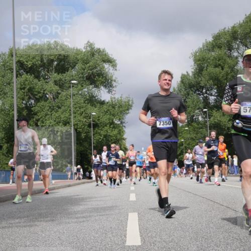29.06.2025 - hella hamburg halbmarathon Luisa Fischer http://msf.ph/oto/8467099 29.06.2025 10:42:21 Kennedybrücke 8718, 19028, 7350, 1883, 7001, 5735, 1451, 1883, 2092, 2524, 2534, 2660, 3307, 4028, 4410, 4603, 4964, 5735, 6112, 7341, 7350, 7815, 10604, 10696 meine-sportfotos.de