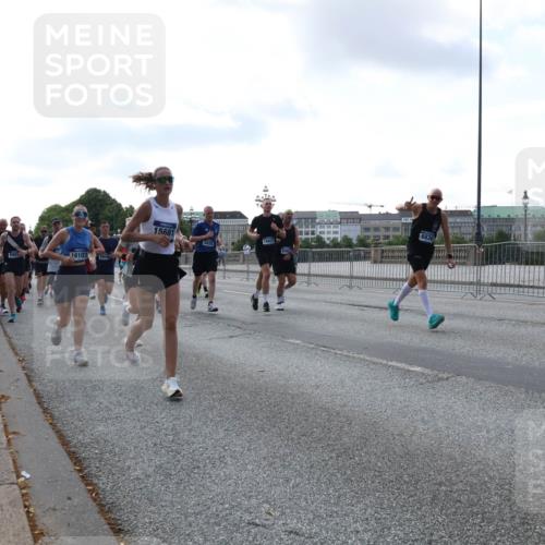 29.06.2025 - hella hamburg halbmarathon Lena Gebhardt http://msf.ph/oto/8467113 29.06.2025 09:55:17 Lombardsbrücke 16103, 9959, 15681, 3435, 10423, 1120, 1151, 1200, 1683, 1696, 1706, 1884, 1976, 2207, 2274, 2287, 2367, 2411, 2592, 2596, 2816, 3087, 3208, 3209, 3258, 3435, 3747, 4093, 4121, 4189, 4832, 4938, 5102, 5399, 5459, 5638, 5705, 5708, 5915, 6027, 6158, 6290, 6389, 6532, 6662, 6836, 6923, 6938, 6991, 7052, 7312, 7335, 7659, 7908, 8371, 8437, 8487, 8657, 8693, 8889, 8981, 9031, 9093, 9159, 9476, 9661, 9710, 9869, 9931, 11333 meine-sportfotos.de