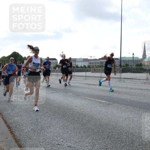 29.06.2025 - hella hamburg halbmarathon Lena Gebhardt http://msf.ph/oto/8467144 29.06.2025 09:55:17 Lombardsbrücke 16103, 6836, 15681, 10427, 1120, 1151, 1200, 1683, 1696, 1706, 1884, 1976, 2207, 2274, 2287, 2367, 2411, 2592, 2596, 2816, 3087, 3208, 3209, 3258, 3435, 3747, 4093, 4121, 4189, 4832, 4938, 5102, 5399, 5459, 5638, 5705, 5708, 5915, 6027, 6158, 6290, 6389, 6532, 6662, 6836, 6923, 6938, 6991, 7052, 7312, 7335, 7659, 7908, 8371, 8437, 8487, 8657, 8693, 8889, 8981, 9031, 9093, 9159, 9476, 9661, 9710, 9869, 9931, 11333 meine-sportfotos.de