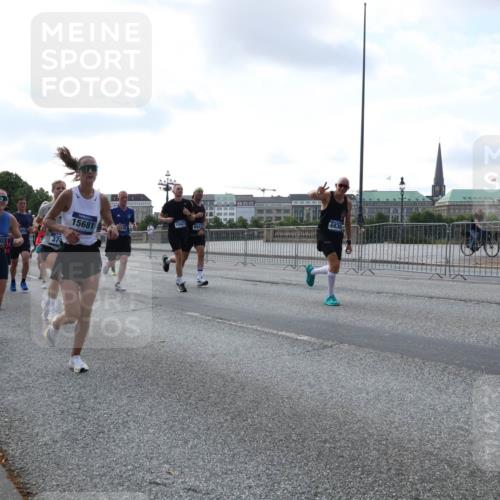 29.06.2025 - hella hamburg halbmarathon Lena Gebhardt http://msf.ph/oto/8467170 29.06.2025 09:55:17 Lombardsbrücke 15681, 10423, 6669, 16103, 374, 7052, 6836, 1120, 1151, 1200, 1683, 1696, 1706, 1884, 1976, 2207, 2274, 2287, 2367, 2411, 2592, 2596, 2816, 3087, 3208, 3209, 3258, 3435, 3747, 4093, 4121, 4189, 4832, 4938, 5102, 5399, 5459, 5638, 5705, 5708, 5915, 6027, 6158, 6290, 6389, 6532, 6662, 6836, 6923, 6938, 6991, 7052, 7312, 7335, 7659, 7908, 8371, 8437, 8487, 8657, 8693, 8889, 8981, 9031, 9093, 9159, 9476, 9661, 9710, 9869, 9931, 11333 meine-sportfotos.de