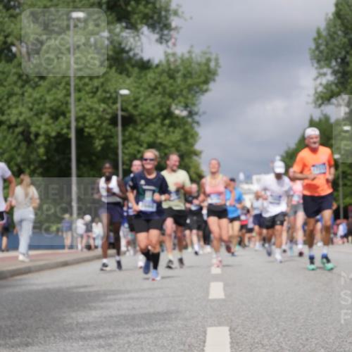 29.06.2025 - hella hamburg halbmarathon Luisa Fischer http://msf.ph/oto/8467173 29.06.2025 10:42:22 Kennedybrücke 1451, 1883, 2092, 2524, 2534, 2660, 4028, 4410, 4603, 4964, 5735, 6112, 7341, 7350, 7815, 10604, 10696 meine-sportfotos.de