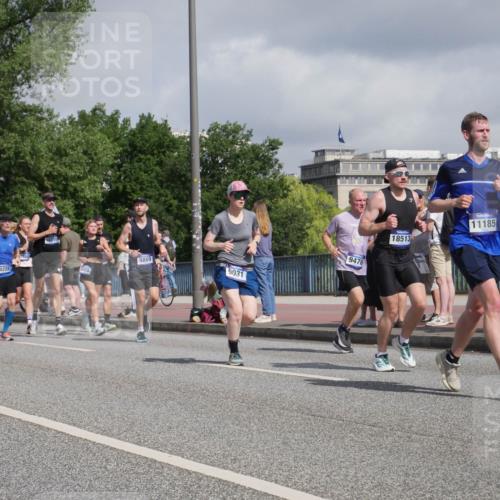29.06.2025 - hella hamburg halbmarathon Luisa Fischer http://msf.ph/oto/8467203 29.06.2025 09:57:55 Kennedybrücke 18430, 18228, 16110, 889, 9869, 9031, 9476, 11185, 18513, 2274, 2287, 2411, 3087, 3208, 3209, 3258, 3747, 4093, 5102, 5399, 5638, 6027, 6158, 6662, 6836, 7659, 8218, 8371, 8437, 8693, 8889, 9031, 9032, 9093, 9159, 9476, 9649, 9720, 9869, 10053, 10423 meine-sportfotos.de