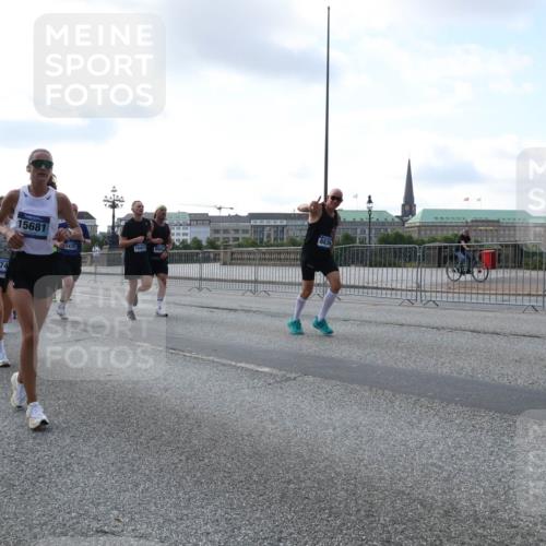 29.06.2025 - hella hamburg halbmarathon Lena Gebhardt http://msf.ph/oto/8467218 29.06.2025 09:55:17 Lombardsbrücke 16103, 374, 15681, 3435, 10423, 1120, 1151, 1200, 1683, 1696, 1706, 1884, 1976, 2207, 2274, 2287, 2367, 2411, 2592, 2596, 2816, 3087, 3208, 3209, 3258, 3435, 3747, 4093, 4121, 4189, 4832, 4938, 5102, 5399, 5459, 5638, 5705, 5708, 5915, 6027, 6158, 6290, 6389, 6532, 6662, 6836, 6923, 6938, 6991, 7052, 7312, 7335, 7659, 7908, 8371, 8437, 8487, 8657, 8693, 8889, 8981, 9031, 9093, 9159, 9476, 9661, 9710, 9869, 9931, 11333 meine-sportfotos.de