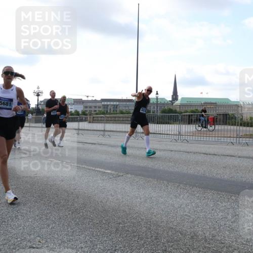 29.06.2025 - hella hamburg halbmarathon Lena Gebhardt http://msf.ph/oto/8467236 29.06.2025 09:55:18 Lombardsbrücke 1610, 374, 15681, 3435, 1042, 6667, 1120, 1151, 1200, 1683, 1696, 1706, 1884, 1976, 2207, 2274, 2287, 2367, 2411, 2592, 2596, 2816, 3087, 3208, 3209, 3258, 3435, 3747, 3985, 4093, 4121, 4189, 4832, 4938, 5102, 5399, 5459, 5638, 5705, 5708, 5915, 6027, 6054, 6158, 6290, 6389, 6532, 6662, 6836, 6923, 6938, 6991, 7052, 7312, 7335, 7659, 7908, 8371, 8437, 8487, 8693, 8889, 8981, 9031, 9093, 9159, 9476, 9661, 9710, 9869, 9931, 11333 meine-sportfotos.de