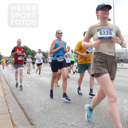 29.06.2025 - hella hamburg halbmarathon Lena Gebhardt http://msf.ph/oto/8467242 29.06.2025 10:32:36 Lombardsbrücke 1199, 16187, 236, 10354, 11972, 6228, 1199, 1237, 1640, 1987, 2059, 2276, 2349, 2943, 3022, 3365, 3422, 3653, 3660, 3670, 3707, 3753, 3778, 3822, 4314, 4365, 4446, 4605, 4857, 4924, 5496, 5658, 5743, 5783, 5871, 5941, 6040, 6218, 6228, 6252, 6312, 6315, 7239, 7308, 7309, 7387, 7468, 7531, 7535, 7633, 7702, 7749, 7750, 8124, 8127, 8175, 8303, 8625, 8787, 8839, 8840, 8914, 8993, 9010, 9034, 9125, 9188, 9206, 10002, 10013, 10048, 10277 meine-sportfotos.de