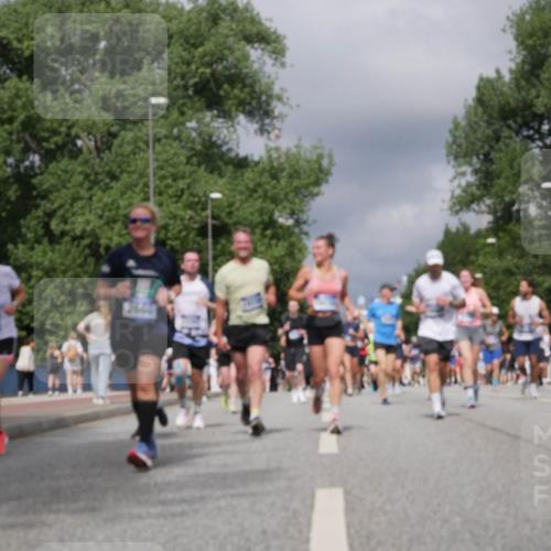 29.06.2025 - hella hamburg halbmarathon Luisa Fischer http://msf.ph/oto/8467266 29.06.2025 10:42:24 Kennedybrücke 2840, 1451, 1883, 2092, 2524, 2534, 2660, 4028, 4410, 4603, 5735, 6112, 7341, 7350, 7815, 10604, 10696 meine-sportfotos.de
