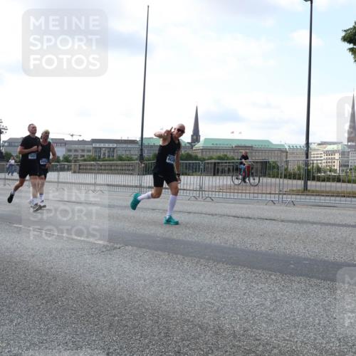 29.06.2025 - hella hamburg halbmarathon Lena Gebhardt http://msf.ph/oto/8467274 29.06.2025 09:55:18 Lombardsbrücke 9649, 3747, 15681, 1042, 6662, 1120, 1151, 1200, 1683, 1696, 1706, 1884, 1976, 2207, 2274, 2287, 2367, 2411, 2592, 2596, 2816, 3087, 3208, 3209, 3258, 3435, 3747, 3985, 4093, 4121, 4189, 4832, 4938, 5102, 5399, 5459, 5638, 5705, 5708, 5915, 6027, 6054, 6158, 6290, 6389, 6532, 6662, 6836, 6923, 6938, 6991, 7052, 7312, 7335, 7659, 7908, 8371, 8437, 8487, 8693, 8889, 8981, 9031, 9093, 9159, 9476, 9661, 9710, 9869, 9931, 11333 meine-sportfotos.de