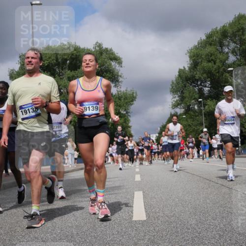 29.06.2025 - hella hamburg halbmarathon Luisa Fischer http://msf.ph/oto/8467316 29.06.2025 10:42:26 Kennedybrücke 19138, 2391, 9139, 7815, 10604, 1451, 1883, 2092, 2498, 2534, 2660, 4028, 4410, 6112, 7341, 7815, 10315, 10604, 10696 meine-sportfotos.de