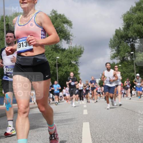 29.06.2025 - hella hamburg halbmarathon Luisa Fischer http://msf.ph/oto/8467336 29.06.2025 10:42:27 Kennedybrücke 1239, 1913, 1883, 2092, 2498, 2534, 2660, 4410, 6112, 7263, 7815, 8783, 10315, 10604, 10696 meine-sportfotos.de