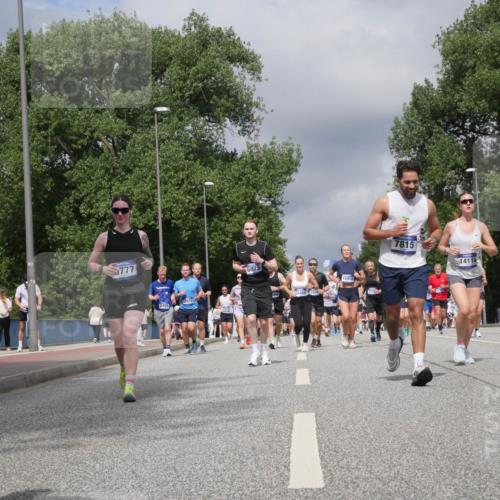 29.06.2025 - hella hamburg halbmarathon Luisa Fischer http://msf.ph/oto/8467383 29.06.2025 10:42:28 Kennedybrücke 3777, 2498, 6875, 15418, 726, 7815, 1411, 14299, 1883, 2092, 2498, 2660, 4410, 6112, 7263, 7684, 7815, 8783, 10315, 10604, 10696 meine-sportfotos.de