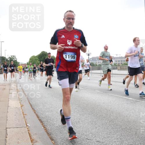 29.06.2025 - hella hamburg halbmarathon Lena Gebhardt http://msf.ph/oto/8467403 29.06.2025 10:32:38 Lombardsbrücke 1199, 15071, 15847, 1078, 1199, 1237, 1640, 1732, 1987, 2059, 2276, 2349, 2943, 3022, 3365, 3422, 3653, 3660, 3670, 3707, 3753, 3778, 4314, 4365, 4446, 4605, 4857, 5658, 5743, 5783, 5871, 5941, 6040, 6218, 6228, 6252, 6312, 6315, 6861, 7239, 7308, 7309, 7387, 7468, 7531, 7535, 7633, 7702, 7749, 7750, 8124, 8127, 8170, 8175, 8303, 8625, 8787, 8839, 8840, 8914, 8993, 9010, 9034, 9125, 9188, 9206, 9542, 10002, 10013, 10048, 10277, 11756 meine-sportfotos.de